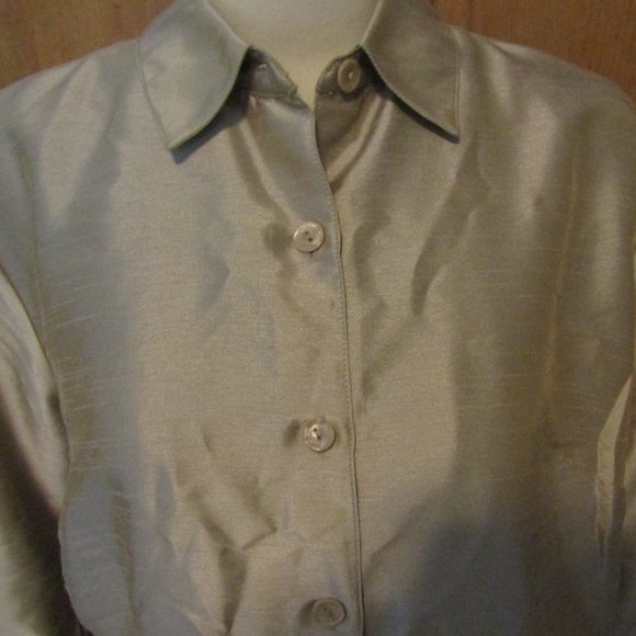 Design Asset Button Top Shirt Tan Size Large - dressy look - Picture 2 of 6